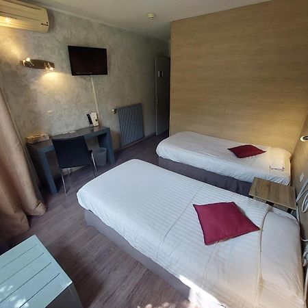 Logis Hotels - Le Pont Bernet - Hotel 2 Etoiles Et Restaurant Le Pian-Medoc Luaran gambar