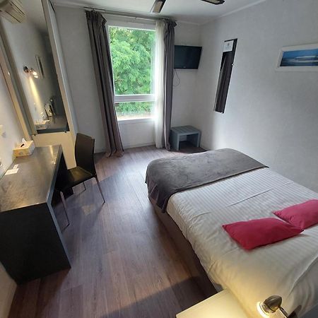 Logis Hotels - Le Pont Bernet - Hotel 2 Etoiles Et Restaurant Le Pian-Medoc Luaran gambar
