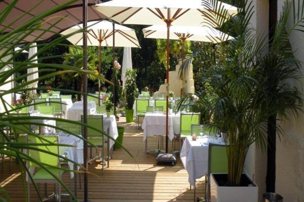 Logis Hotels - Le Pont Bernet - Hotel 2 Etoiles Et Restaurant Le Pian-Medoc Luaran gambar