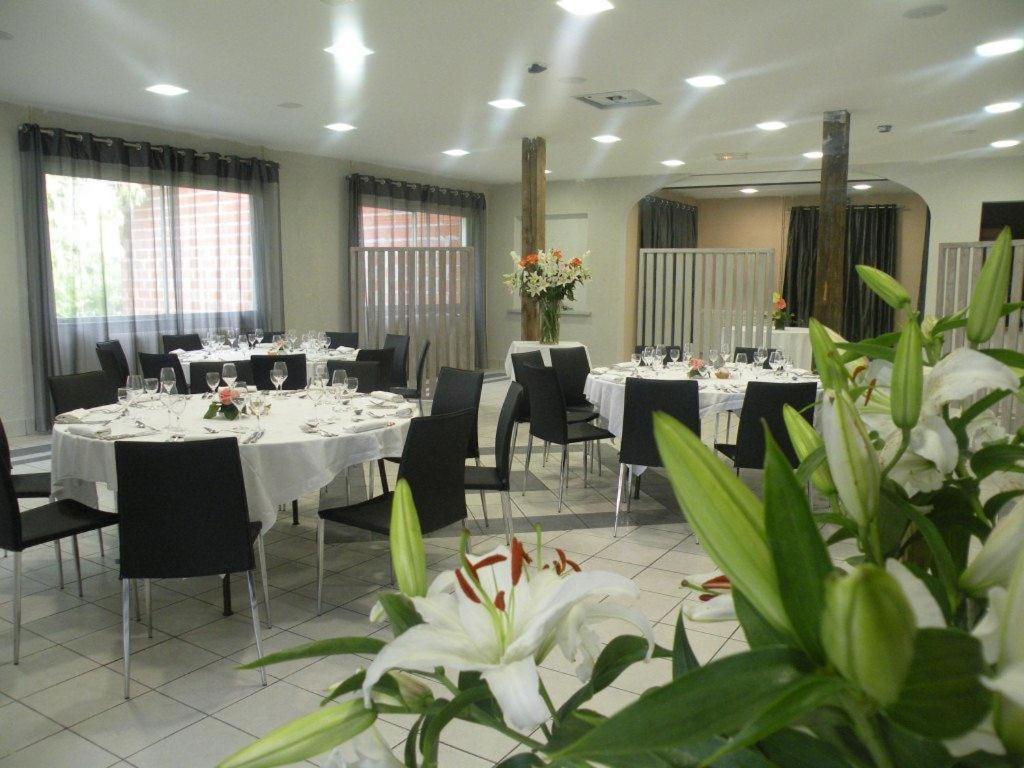 Logis Hotels - Le Pont Bernet - Hotel 2 Etoiles Et Restaurant Le Pian-Medoc Luaran gambar