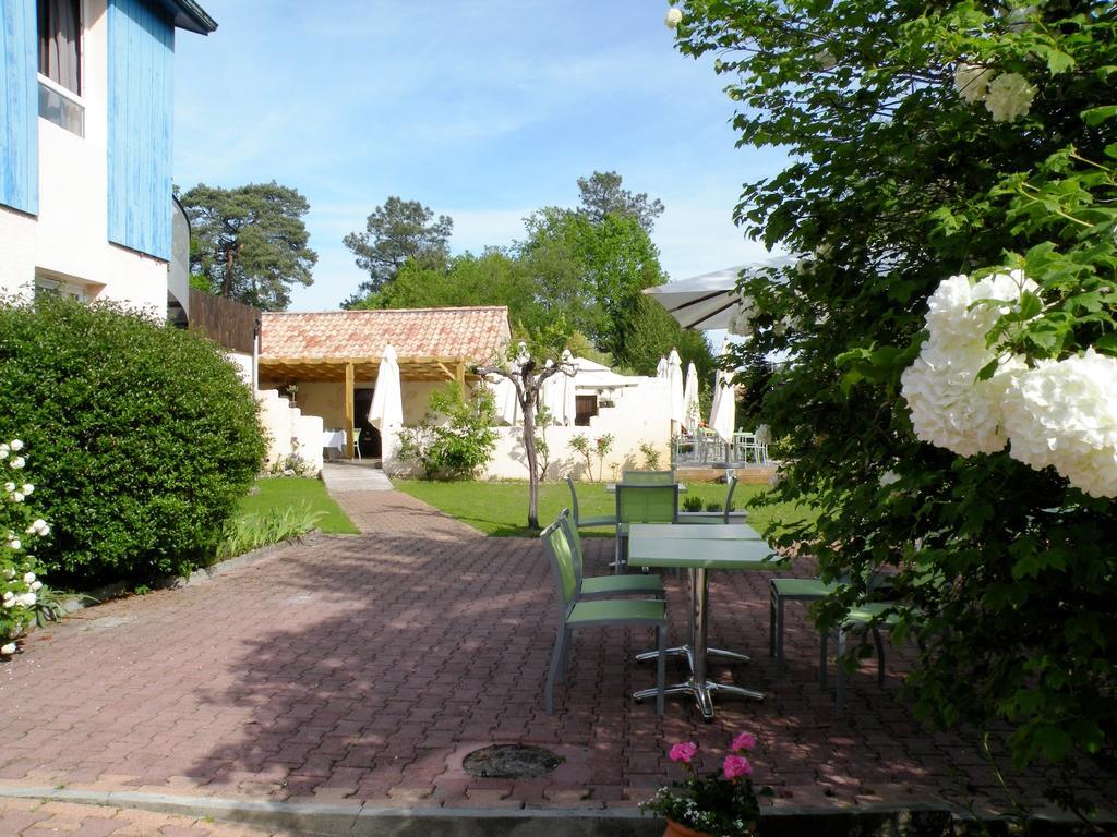 Logis Hotels - Le Pont Bernet - Hotel 2 Etoiles Et Restaurant Le Pian-Medoc Luaran gambar