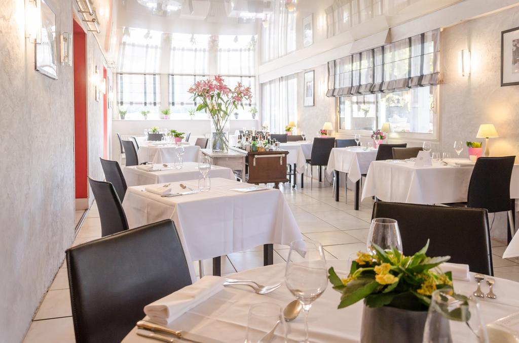 Logis Hotels - Le Pont Bernet - Hotel 2 Etoiles Et Restaurant Le Pian-Medoc Luaran gambar