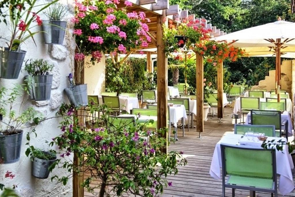 Logis Hotels - Le Pont Bernet - Hotel 2 Etoiles Et Restaurant Le Pian-Medoc Luaran gambar