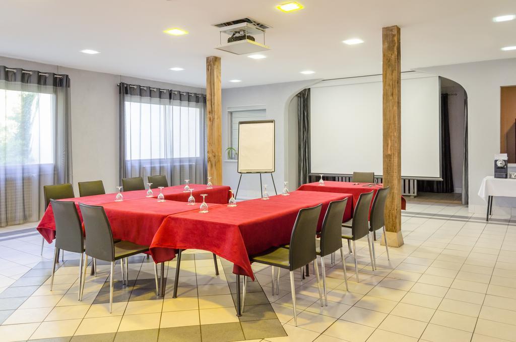 Logis Hotels - Le Pont Bernet - Hotel 2 Etoiles Et Restaurant Le Pian-Medoc Luaran gambar