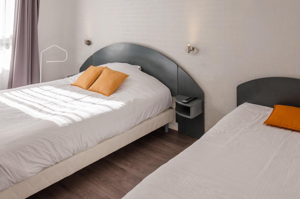 Logis Hotels - Le Pont Bernet - Hotel 2 Etoiles Et Restaurant Le Pian-Medoc Bilik gambar